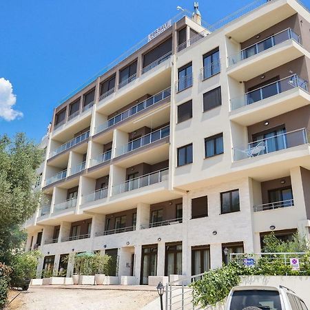 Brand New Apartments Sveti Stefan Bagian luar foto