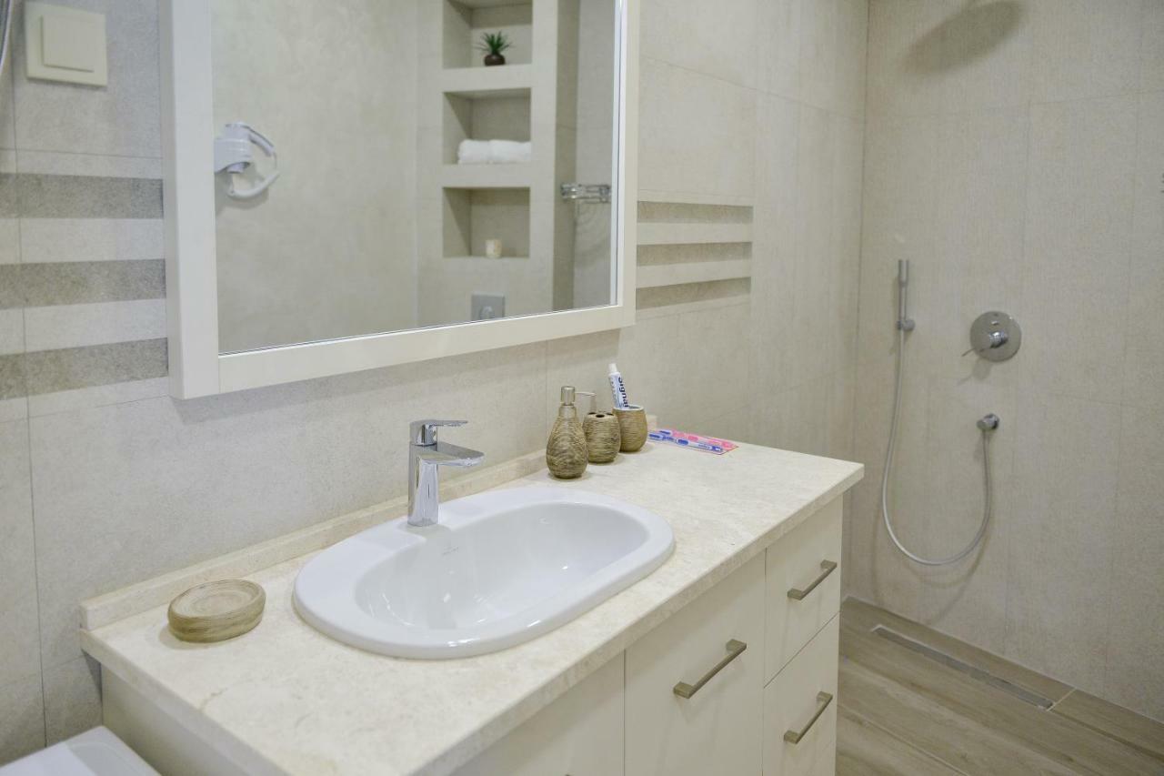 Brand New Apartments Sveti Stefan Bagian luar foto