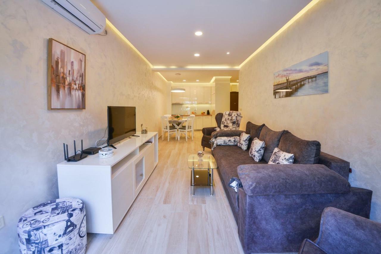Brand New Apartments Sveti Stefan Bagian luar foto