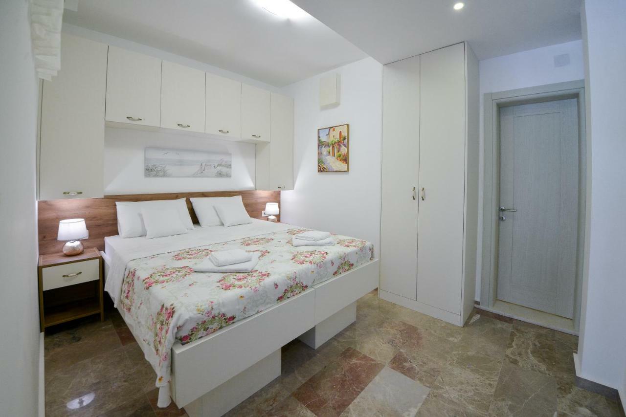 Brand New Apartments Sveti Stefan Bagian luar foto