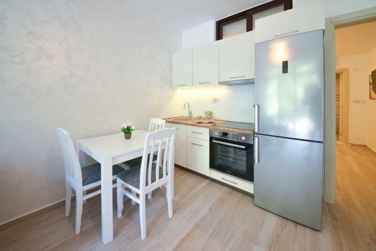 Brand New Apartments Sveti Stefan Bagian luar foto