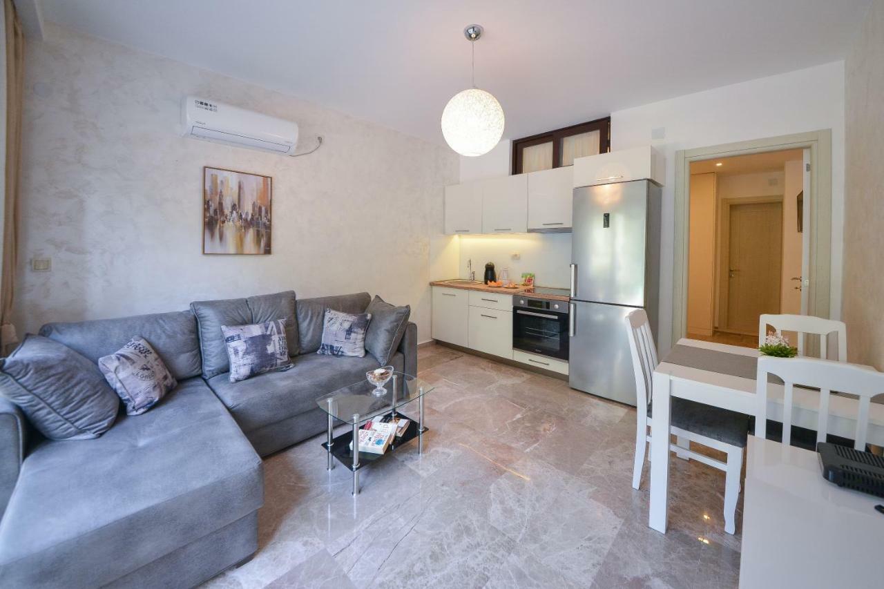 Brand New Apartments Sveti Stefan Bagian luar foto