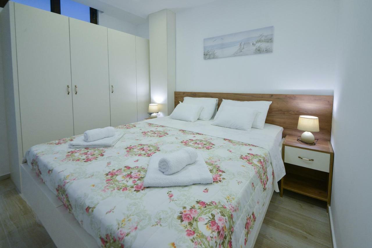Brand New Apartments Sveti Stefan Bagian luar foto