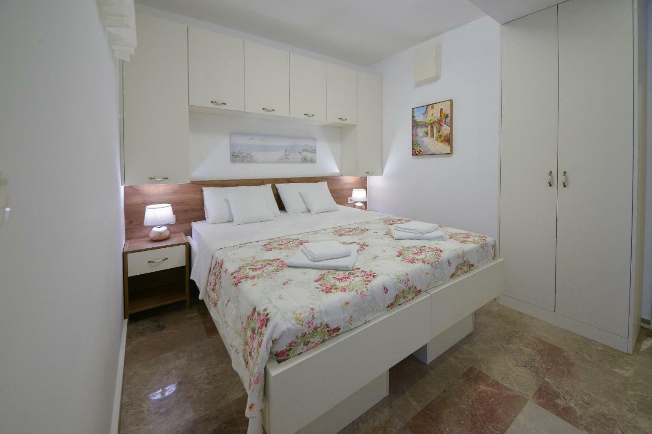 Brand New Apartments Sveti Stefan Bagian luar foto