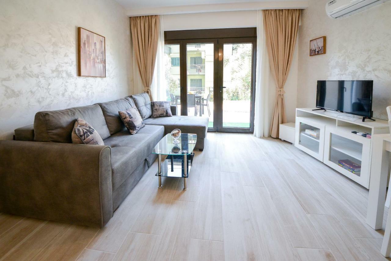 Brand New Apartments Sveti Stefan Bagian luar foto