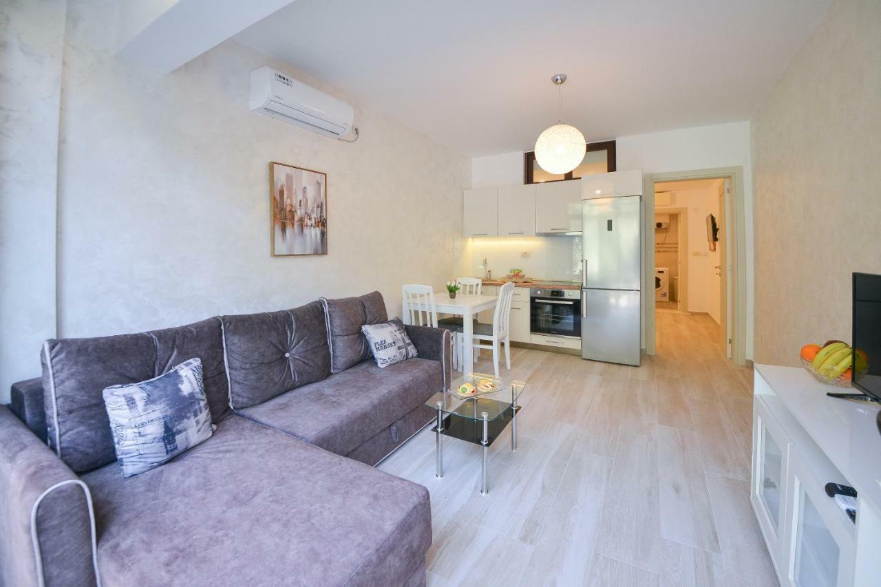 Brand New Apartments Sveti Stefan Bagian luar foto
