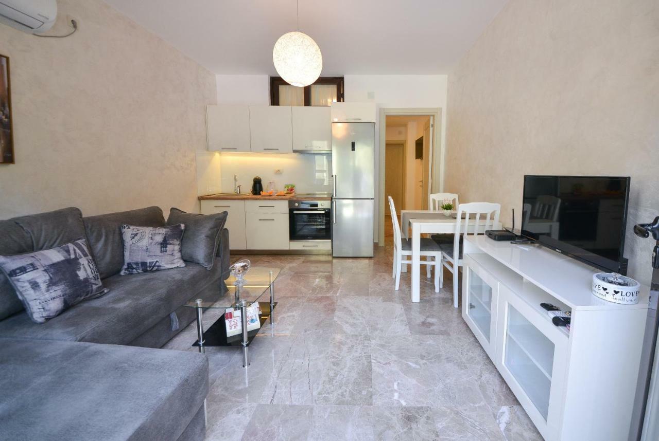 Brand New Apartments Sveti Stefan Bagian luar foto