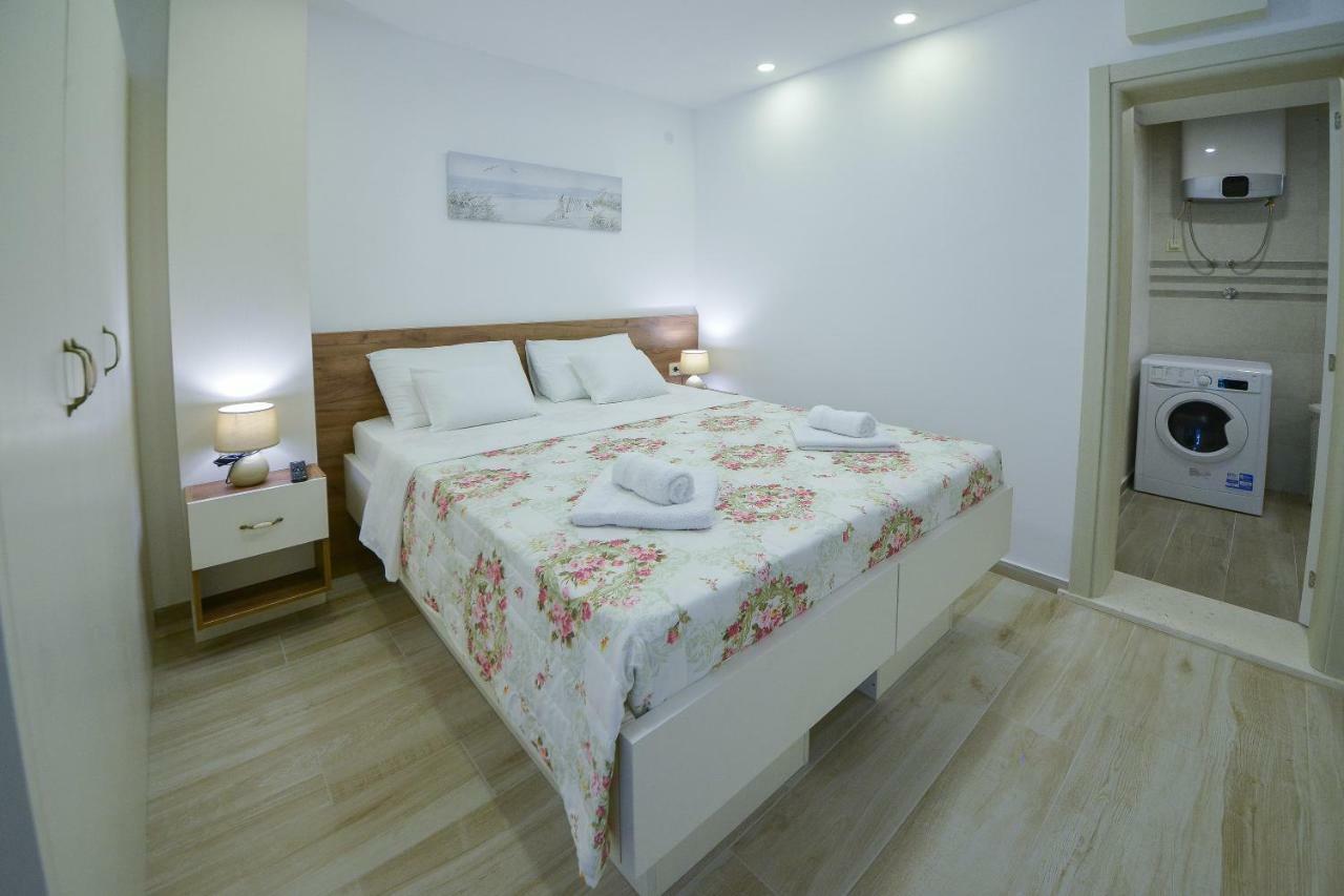 Brand New Apartments Sveti Stefan Bagian luar foto