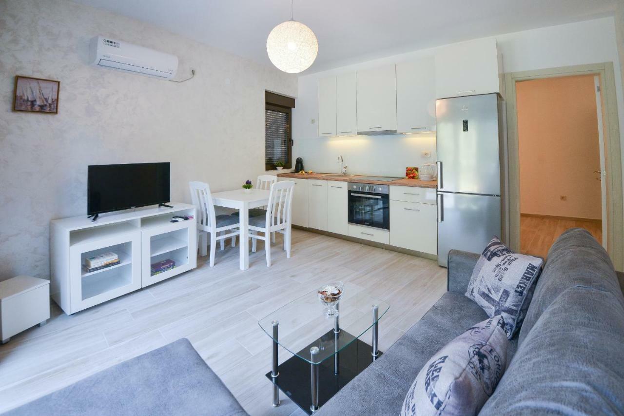 Brand New Apartments Sveti Stefan Bagian luar foto