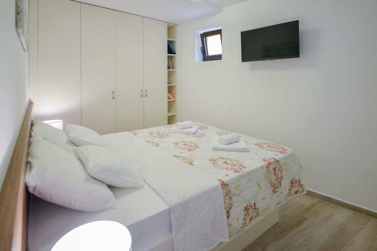 Brand New Apartments Sveti Stefan Bagian luar foto