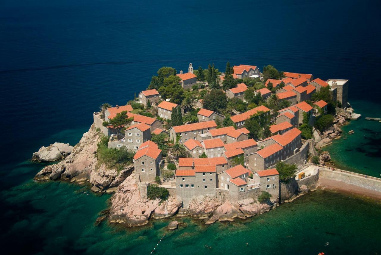 Brand New Apartments Sveti Stefan Bagian luar foto