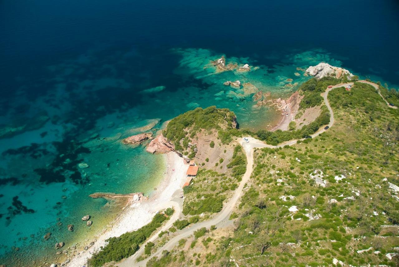 Brand New Apartments Sveti Stefan Bagian luar foto