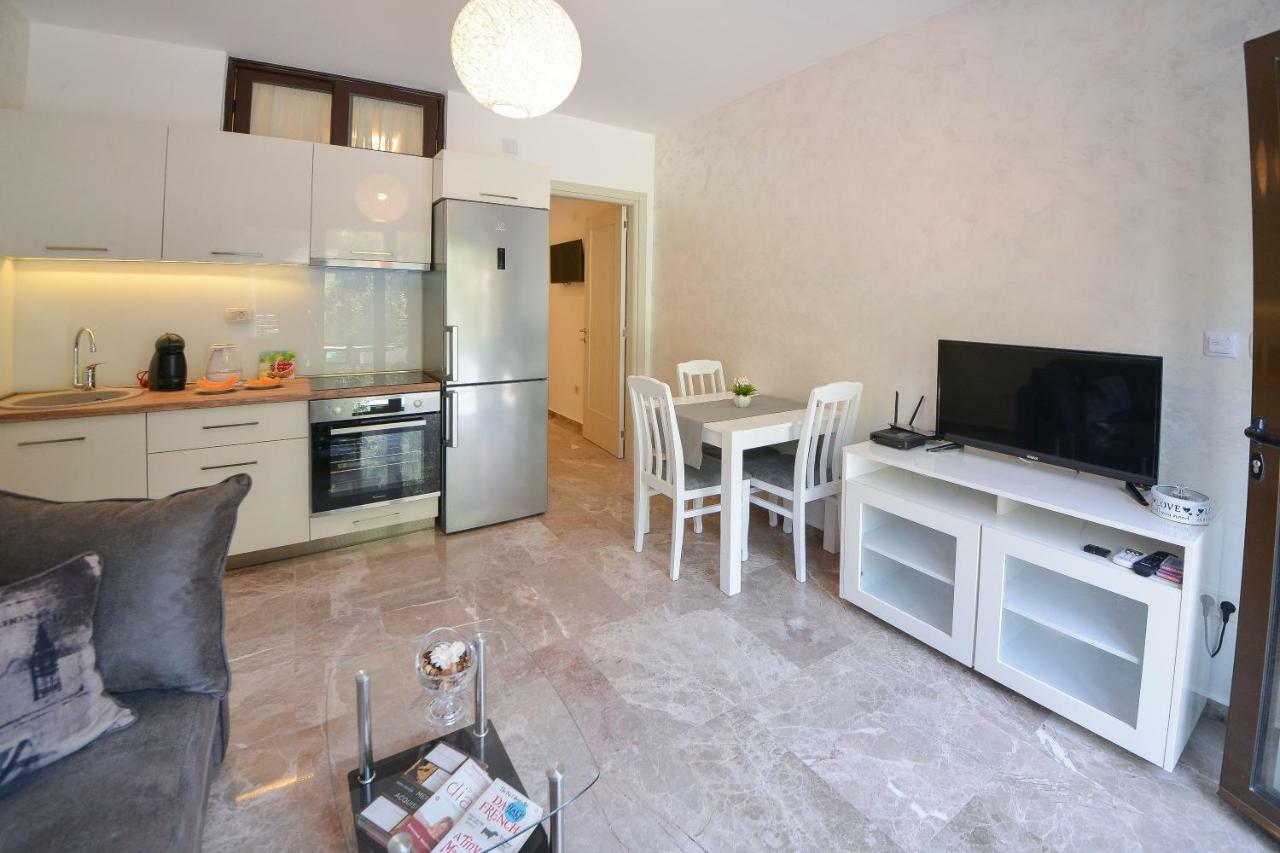 Brand New Apartments Sveti Stefan Bagian luar foto
