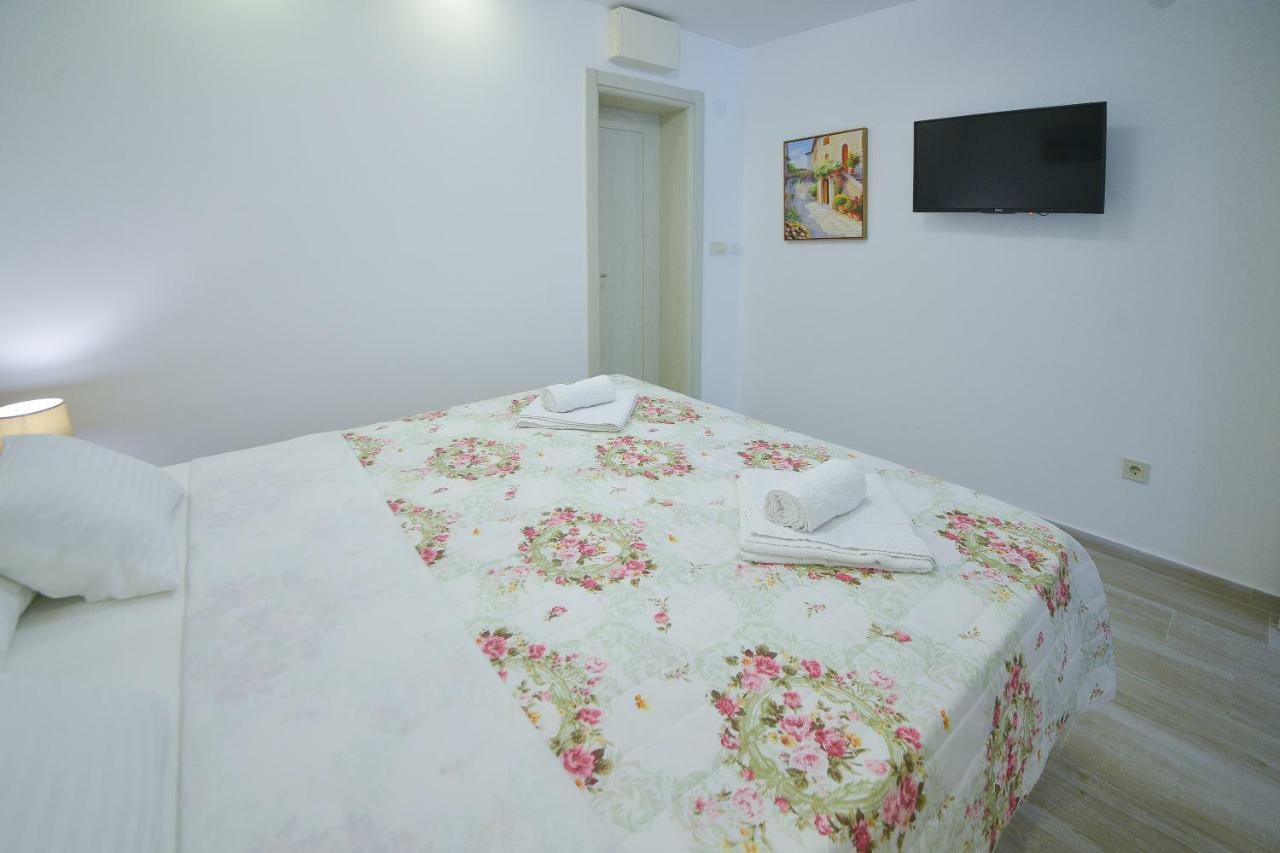 Brand New Apartments Sveti Stefan Bagian luar foto